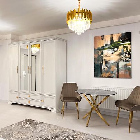 Happy Studio By Rh Living Bukares Bagian luar foto