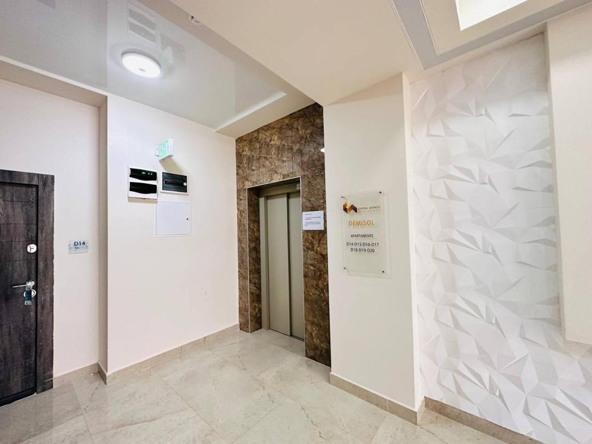 Happy Studio By Rh Living Bukares Bagian luar foto