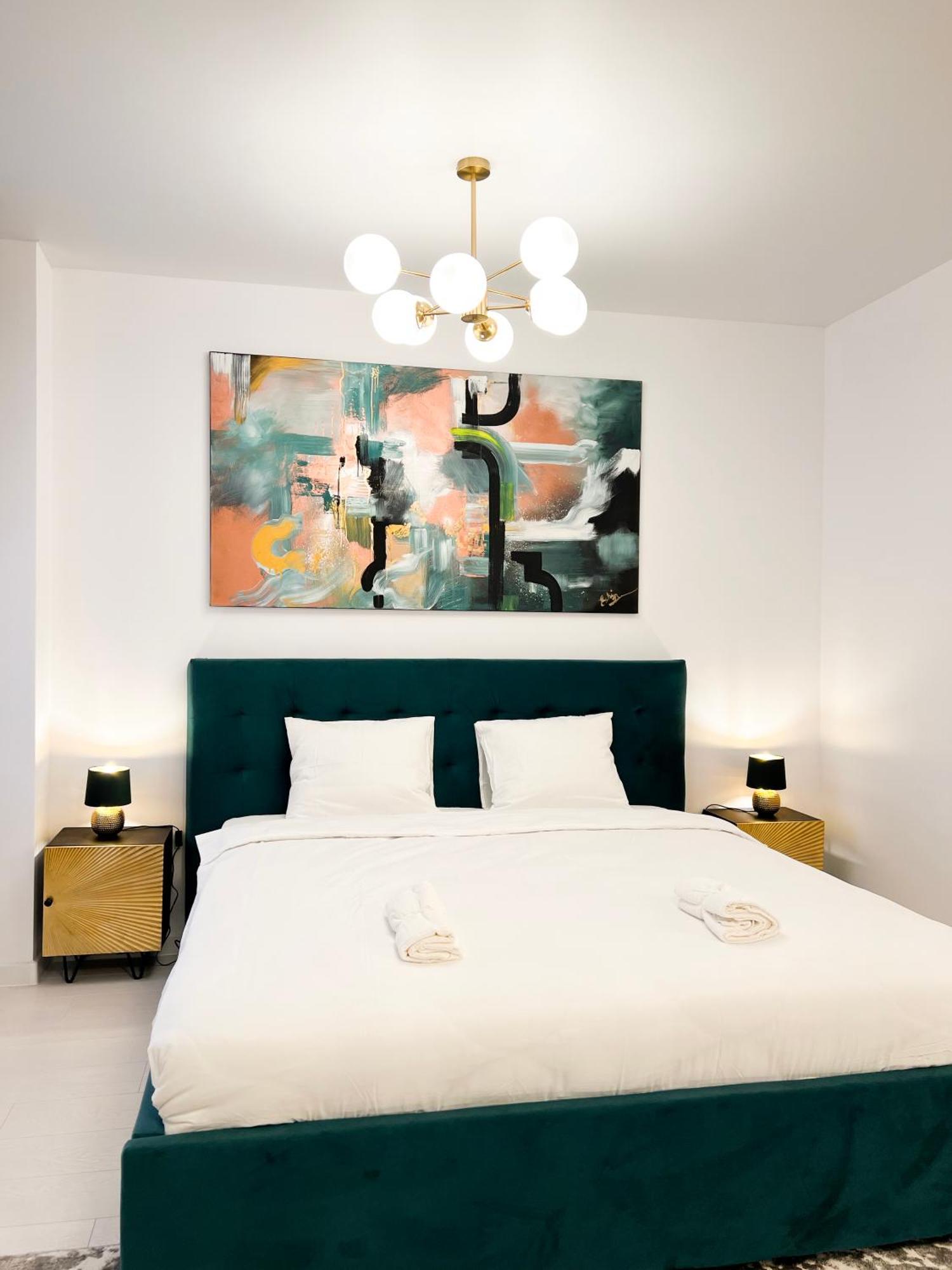 Happy Studio By Rh Living Bukares Bagian luar foto