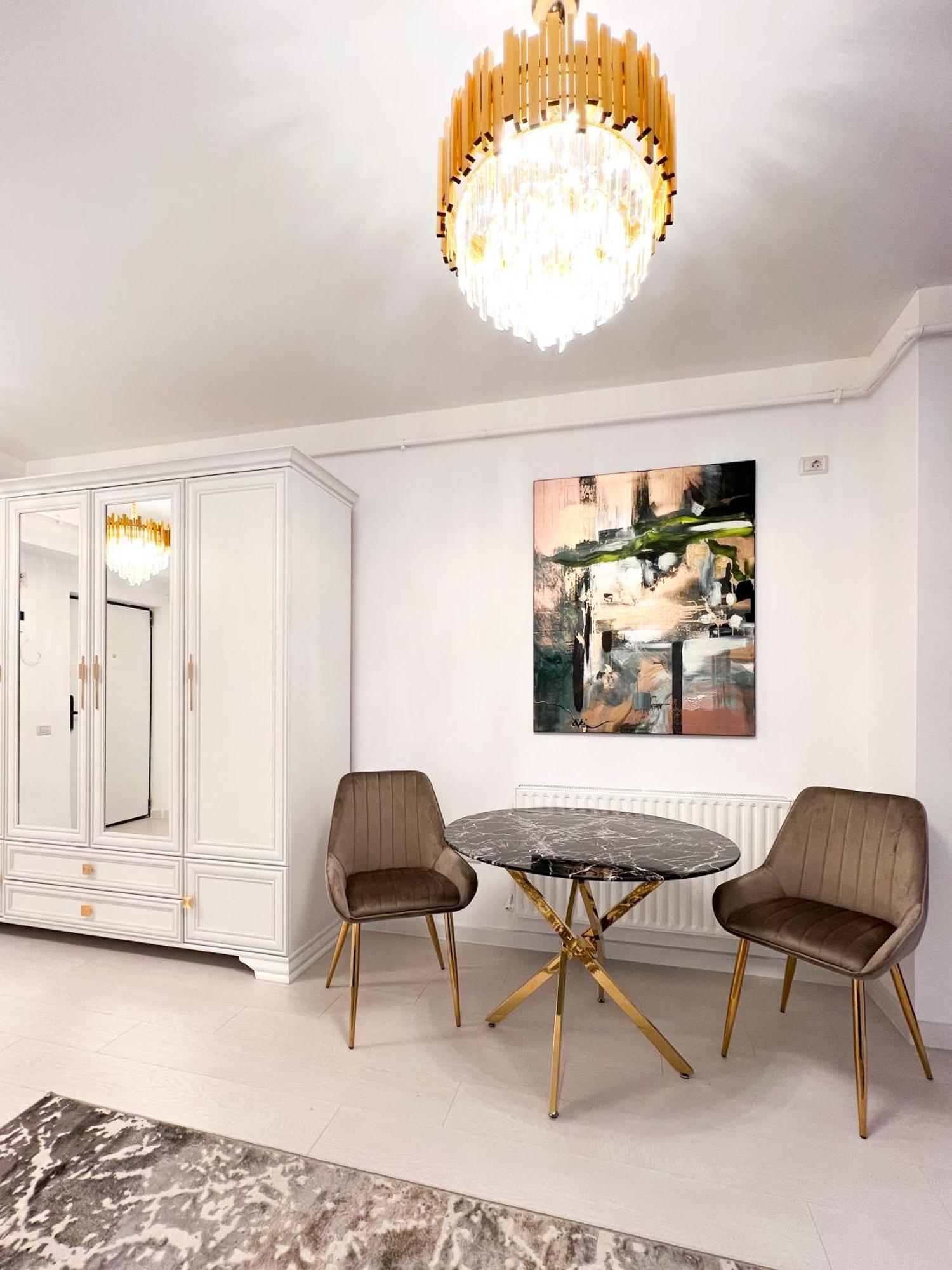 Happy Studio By Rh Living Bukares Bagian luar foto